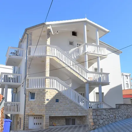 Janja Apartment *