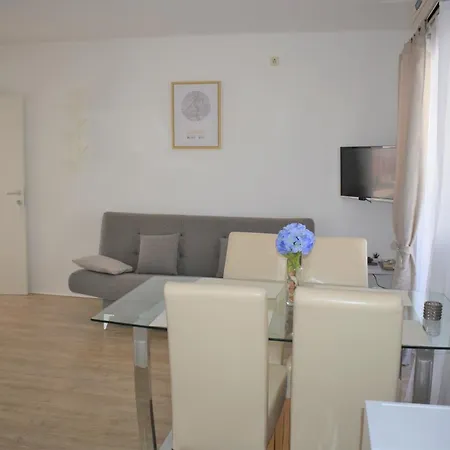 Apartment Janja Murter