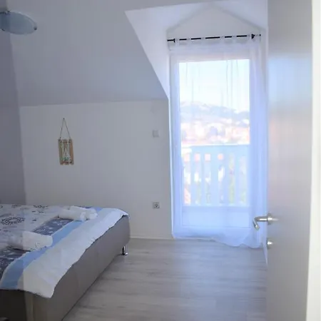 Apartment Janja Murter