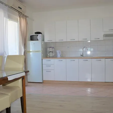 Janja Apartment *