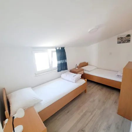 Janja Apartament *