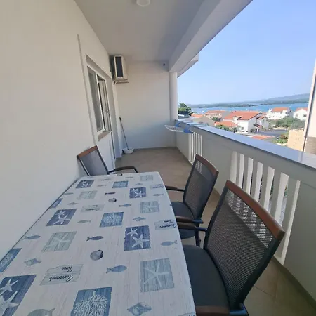 Janja Apartament *