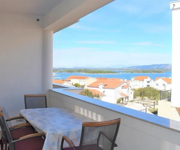 Apartment Janja Murter