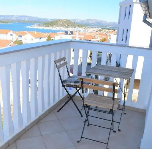 Apartment Janja Murter